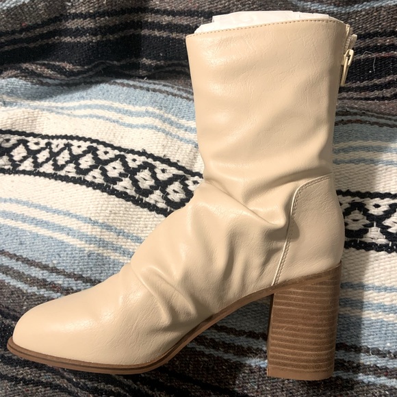 Women’s Ruched Boots - Picture 1 of 2